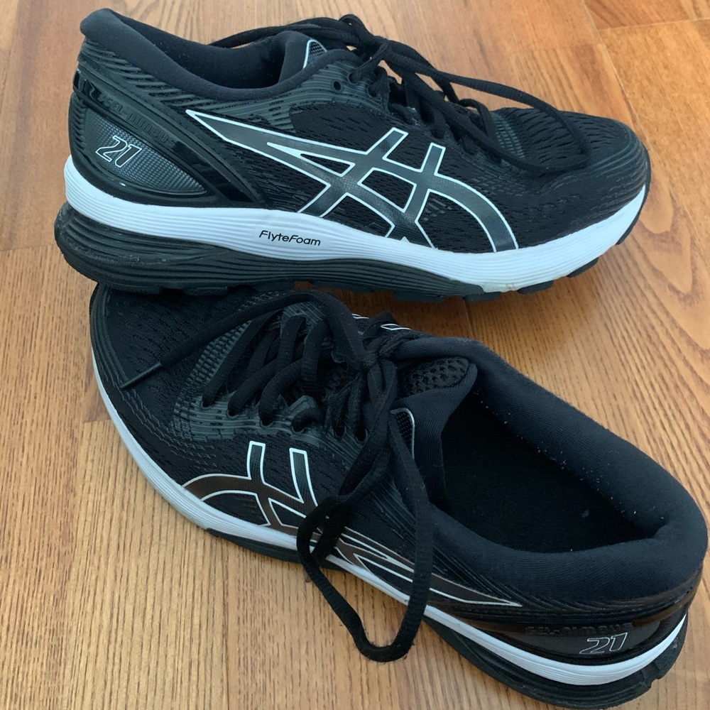 Asics Nimbus 21 sneakers